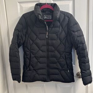 Women's REI Black Puffer Jacket Size Small - Full-zip up- Brrr!